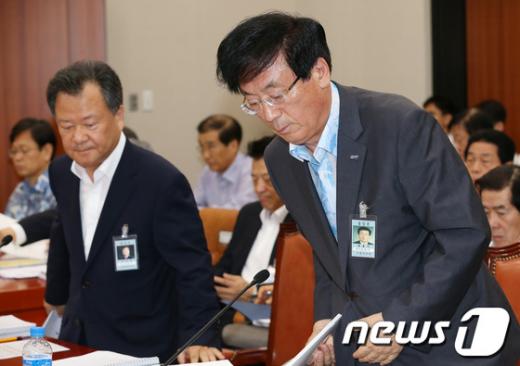 [사진]지경위 전체회의 출석한 남호기-김중겸