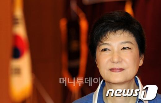 박근혜 "재벌해체 아냐…금산분리강화 신중 검토"