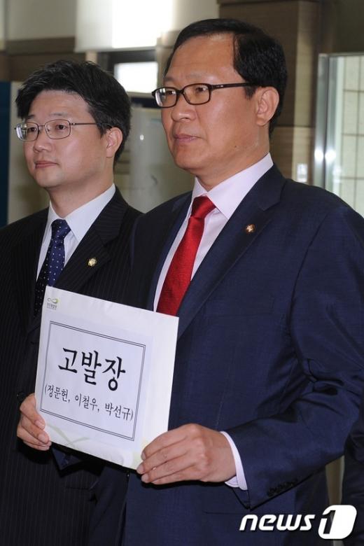 [사진]정문헌 의원 고발하는 문병호 단장