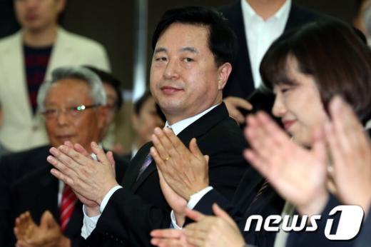 [사진]민주 부산 선대위 출범식 참석한 김두관