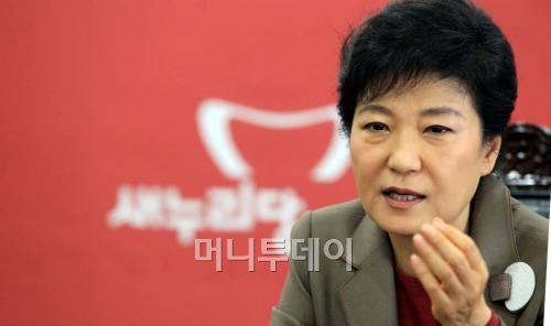 박근혜 새누리당 대선후보가 20일 여의도 당사에서 경제지 기자들과 만나 대화를 하고 있다. 사진=이기범 기자