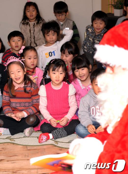 [사진]'우리 유치원에 산타가 왔어요'