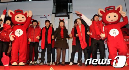 [사진]대학생들과 함께 춤추는 박근혜