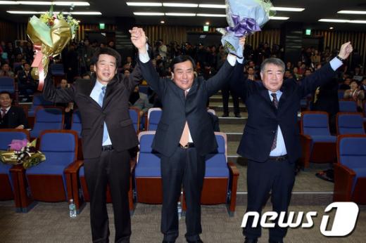[사진]민주당 원내대표로 선출된 박기춘 의원