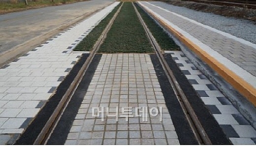 ↑교통신기술 13호로 지정된 '매립형 철도궤도' 모습.ⓒ국토해양부 제공