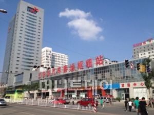 SK네트웍스가 2010년 6월에 오픈한 중국 랴오닝셩의 션양버스터미널. 