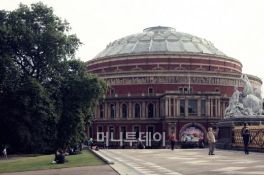 ↑ 프롬스 페스티벌이 열리는 로열 앨버트 홀(Royal Albert Hall) 의 모습.