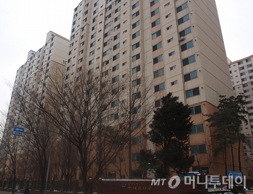 ↑영등포구청역 인근 '당산2가 현대홈타운' 아파트 전경.ⓒ송학주 기자