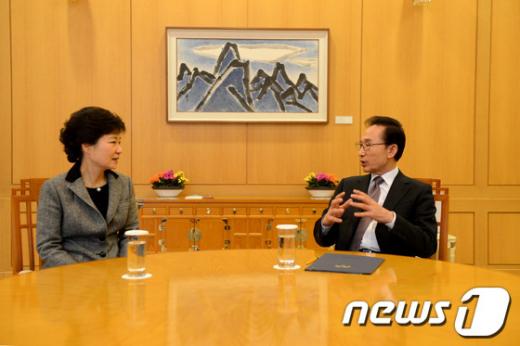 [사진]李대통령-朴당선인, 북 핵실험 대응방안 논의