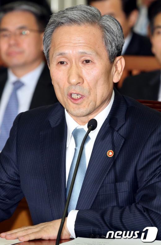 [사진]北핵실험 관련 답변하는 김관진 장관
