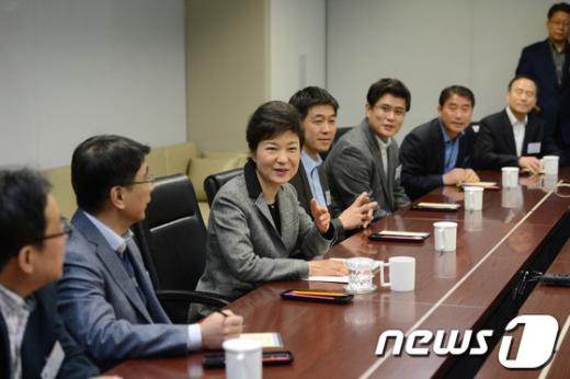 [사진]박근혜 대통령, 창조경제 현장 방문