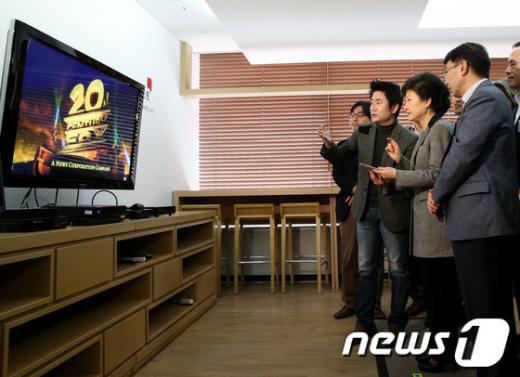 [사진]박근혜 대통령, 창조경제 현장 방문