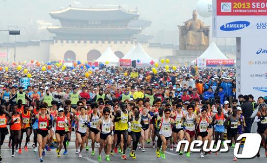 [사진]2013 서울마라톤 대회 "힘찬 출발"