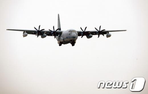 [사진]미공군기지 들어오는 C-130 수송기