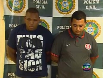 ▲브라질 리우데자네이루에서 지난 30일(현지시간) 미니버스에 탑승한 외국인 관광객이 성폭행을 당했다. 사진은 경찰에 체포된 범인들의 모습. (ⓒ브라질 방송 동영상 캡처)