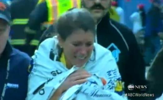 ↑보스턴 마라톤대회 폭탄테러 직후 울음을 터뜨리는 여성. (ⓒABC뉴스 동영상 캡처)