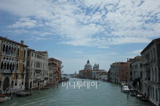 ↑ 대운하를 지날때 바라 본 화창한 날의 베네치아 ⓒ사진=송원진