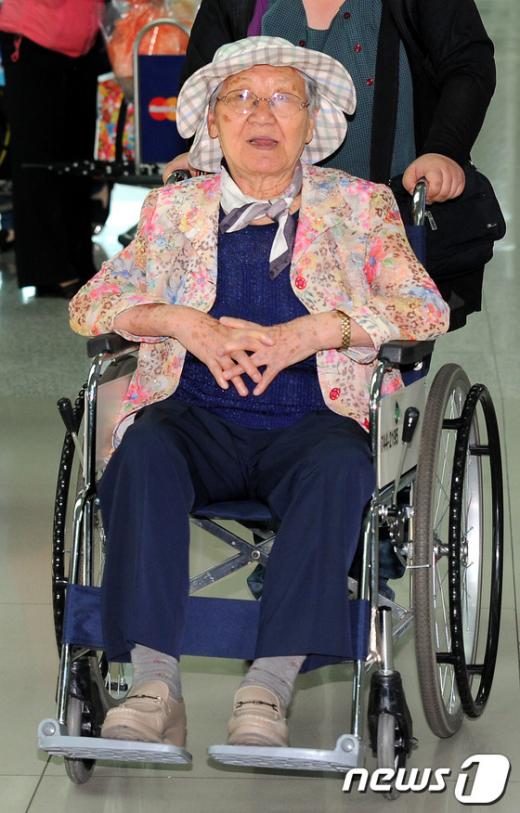 [사진]길원옥 할머니, 순회 증언집회 위해 일본행