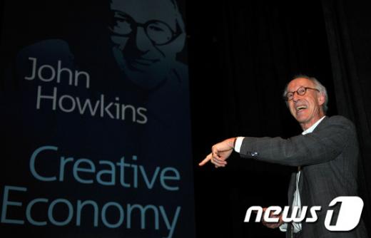 [사진]존 호킨스가 말하는 창조경제와 정부의 역할은(?)
