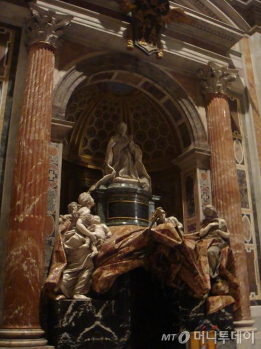 ↑ 베르니니의 마지막 작품인 ‘교황 알렉산도 7세 기념비 ⓒ사진=송원진