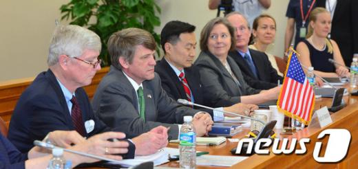 [사진]협상테이블 앉은 미국측 원자력협정 개정 협상단