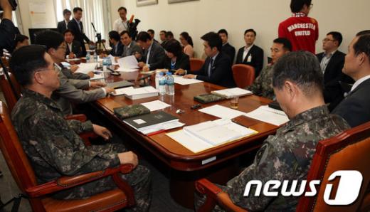 [사진]육사 성폭행 사건 논의하는 국방 소위