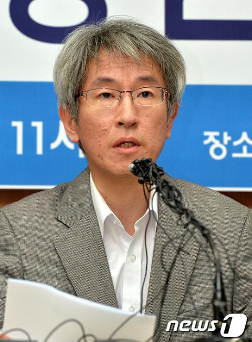 [사진]7차명단 발표하는 김용진 대표