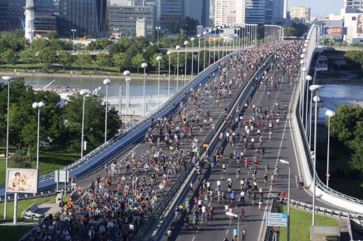 벨로시티 폐막을 하루 앞둔 13일 빈 도심에서 자전거이용활성화정책을 요구하는 대규모 집회가 열렸다./사진=Wiener Radwoche