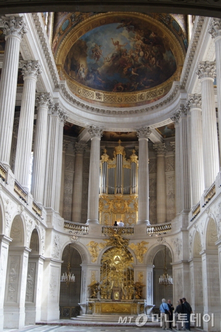 베르사유 궁전에 있는 파이프오르간과 멋진 천장화. ⓒ사진=송원진