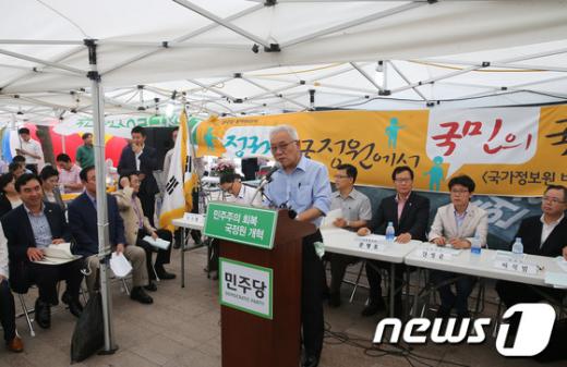 [사진]민주당, 국정원 개혁 위한 천막당사 토론회