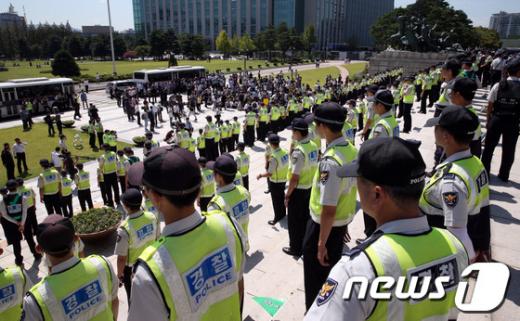 [사진]국회 막아선 경찰