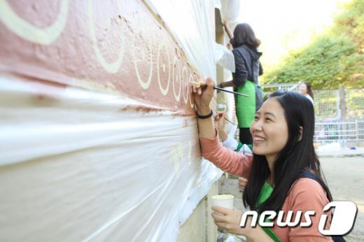 [사진]아름다운 서울동물원 위한 벽화그리기 재능기부