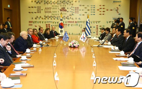 [사진]환담하는 강창희 의장과 파풀리아스 그리스 대통령