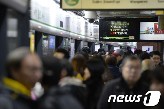 전국철도노동조합이 파업을 시작한 9일 오전 지하철 모습/ 뉴스1=민경석 기자