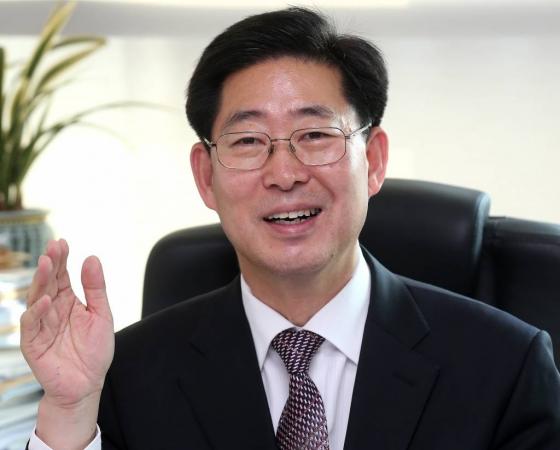 양승조 민주당 지방선거기획단장은 "내년 지방선거에서 '불임정당'이라는 오명을 벗어야 한다"고 강조했다.