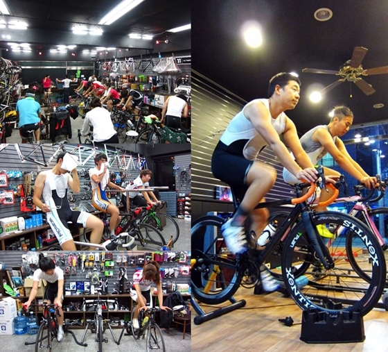자전거동호인들이 겨울철 실내 '사이클 트레이닝센터(일명 롤러방)'에서 자전거 훈련을 하고 있다./사진=방기배
