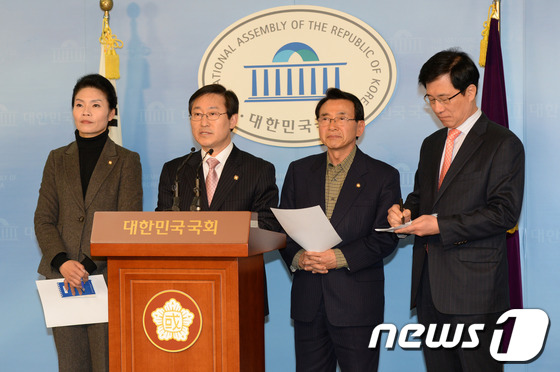 [사진]민주, '외통위-법사위' 연석회의 개최하라