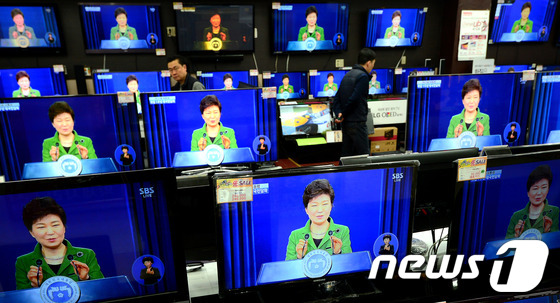 [사진]취임 1주년 대국민담화 발표하는 박근혜 대통령