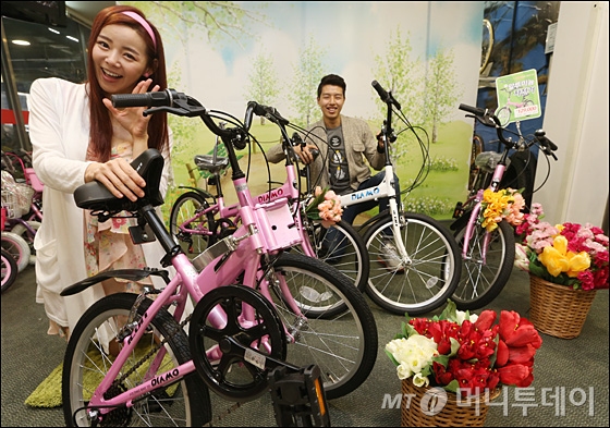 [사진]롯데마트, 알로이 접이식 자전거를 저렴하게!