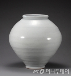 박부원  2008, 백자토, 유백유, 장작가마소성, 지름 55cm, 높이 55cm, 작가소장 /사진제공=서울미술관