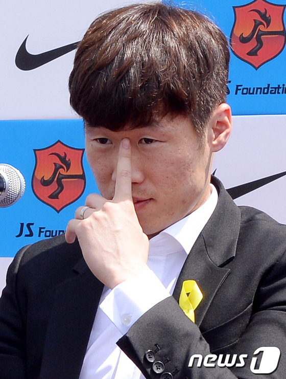 한국축구의 영웅 박지성(33·PSV 에인트호벤)이 지난 14일 오전 경기도 수원 박지성축구센터에서 은퇴를 발표했다. /사진=뉴스1