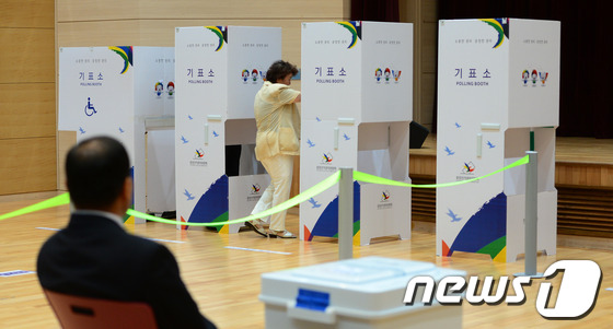 [사진]전국동시지방선거 사전투표 시작