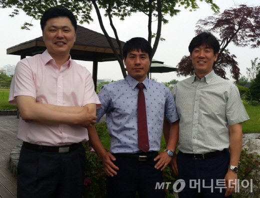 팸텍을 공동 창업한 김재웅 대표(CEO, 가운데), 박태오 부사장(CFO, 오른쪽), 박정인 부사장(CTO, 왼쪽)