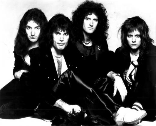 ↑ 1975년 Bohemian Rhapsody의 싱글 EP 레코드 커버에 사용된 퀸 멤버들 사진