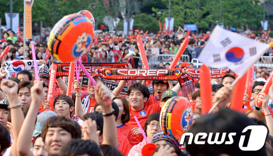 [사진][월드컵]서울 광화문 1만6천명 '붉은 물결'