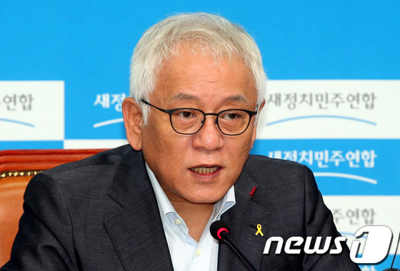 [사진]김한길 "정부, 日자위권 행사 왜 반대 못하나"