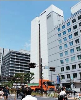 GPIF가 위치한 일본 도쿄 건물. 가운데 하얀 빌딩(17층)의 2층에 GPIF가 입주해 있다. /사진=심재현 기자.