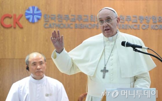 지난 14일 한국천주교중앙협의회에서 프란치스코 교황이 연설하고 있다. /사진=사진공동취재단