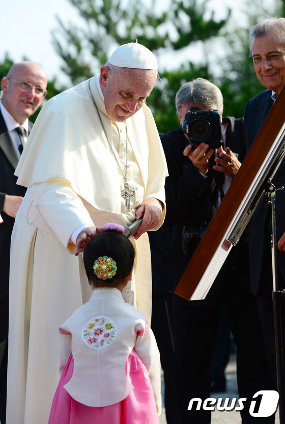 [사진]프란치스코 교황 '인자한 미소'