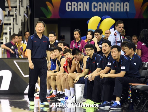 농구 월드컵 조별예선 1차전 앙골라전에서 패한 한국 대표팀. /AFPBBNews=뉴스1<br>
<br>
<br>
